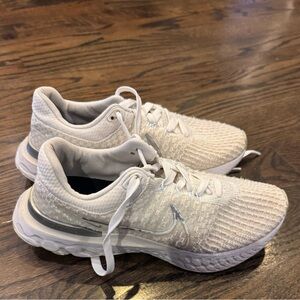 White Knit Running Sneakers with Metallic Swoosh - Nike
